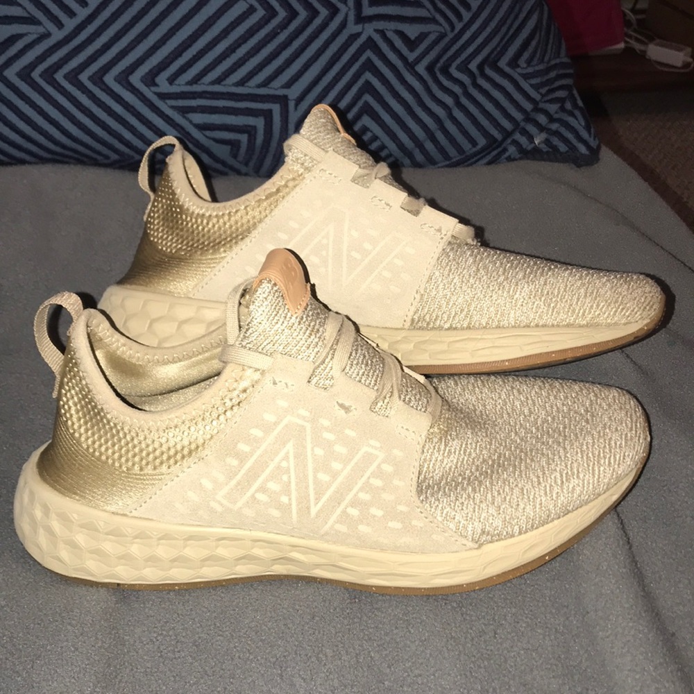 women’s new balance tennis shoes. Great Condition!